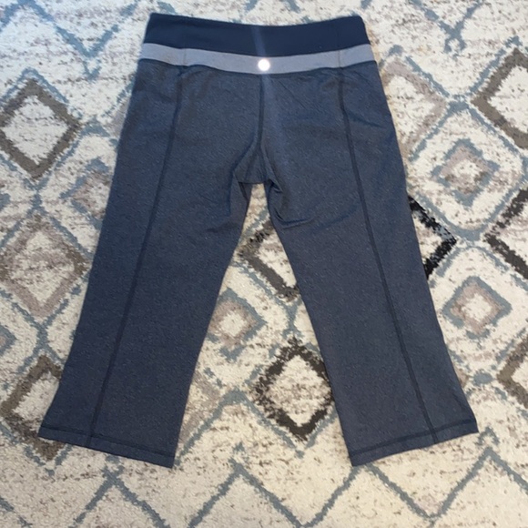 Lululemon cropped leggings sz 6 grey capris - Picture 4 of 6